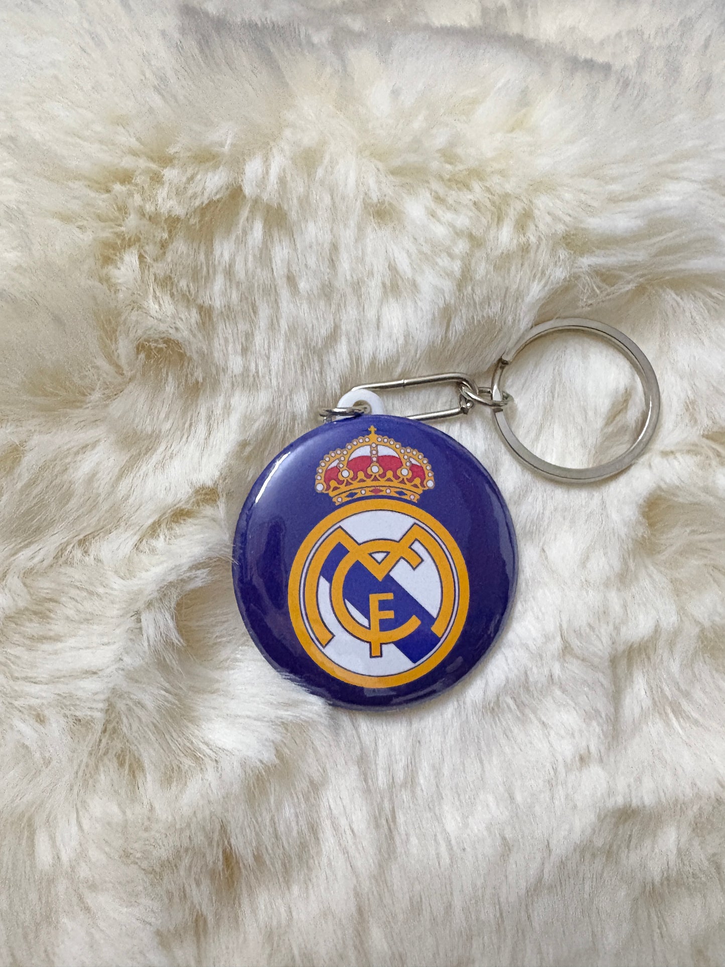 Real Madrid Keychain – Classic Button (44mm)